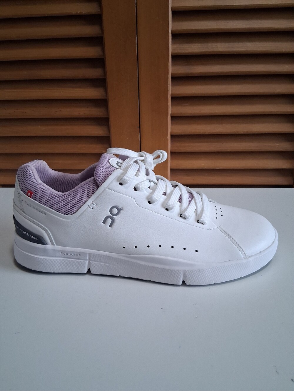 On The Roger Advantage Women's Sneaker * Size: 8 * NEW